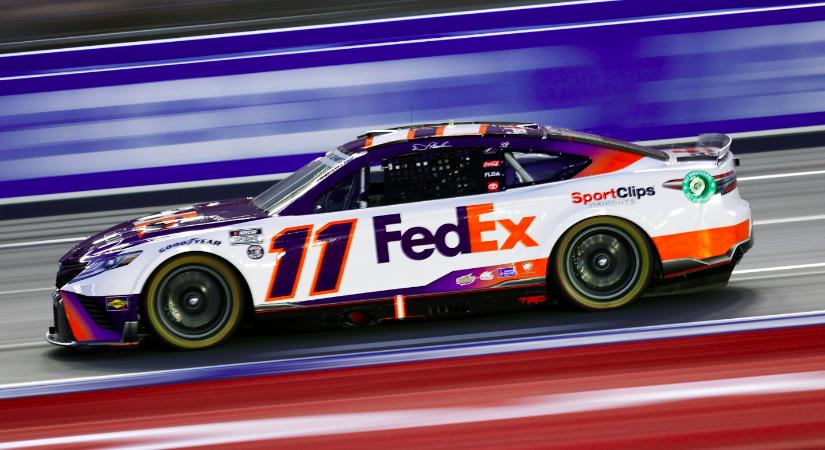 NASCAR: Hamlin nyerte az eső miatt megszakított kvalifikációt, Kyle Busch falazott