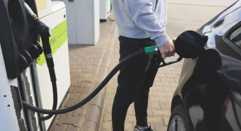 Ez fájni fog a dízeleseknek, újabb komoly drágulás jön a kutakon
