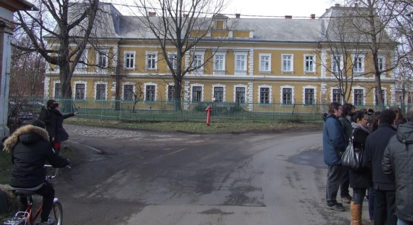 Fél évszázad után új nyughelyre kerül a Nyíregyházán szolgált huszárezredes