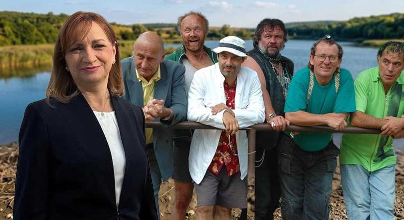 Kiszáradhat az Üvegtigris ikonikus helyszíne: Drámai helyzetben a Garancsi-tó, életveszélyes az iszap, már az országgyűlési képviselő, Bujdosó Andrea is a helyszínre ment