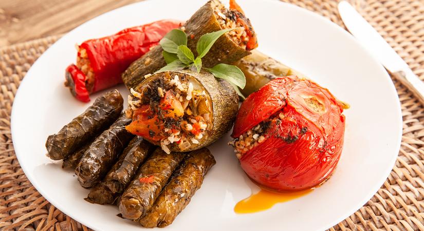 Nem csak töltött paprika létezik: így készül a legfinomabb balkáni dolma