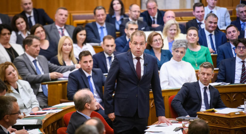 Titkosszolgálatok száz nap után: fokozódik a káosz