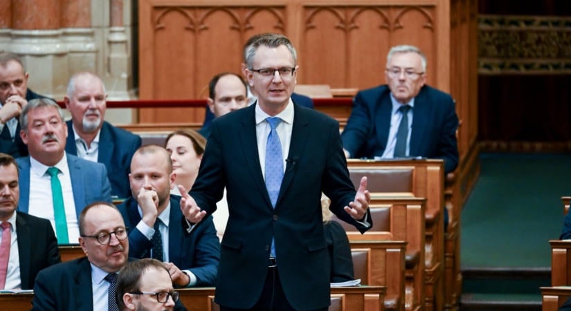 Új törvényjavaslatot nyújtott be az ellenzéki párt, így korlátoznák a fiatalok platformhasználatát
