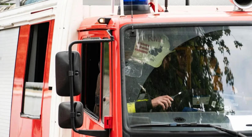 Tűz ütött ki Érd és Százhalombatta között, már egy hete küzdenek a lángokkal