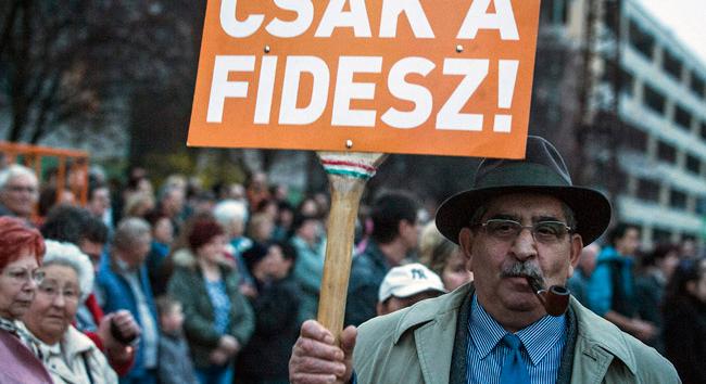 Áll a bál: hatalmas a botrány a fideszes szervezetben- fel is oszlathatják magukat
