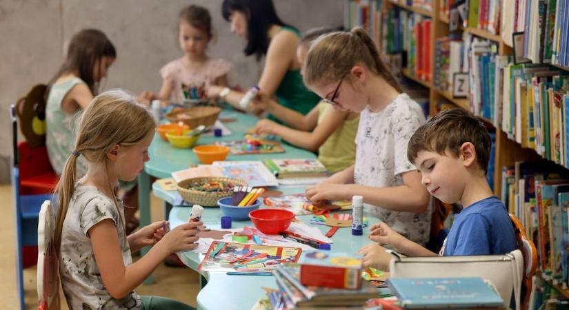 „Rajzban mondom – a kedvenc mesémet” - rajzpályázat a költészet napja alkalmából