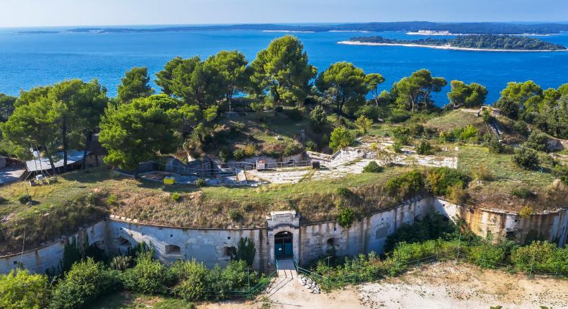 Monarchia korabeli katonai bunker teteje szakadt be turisták alatt, két métert zuhantak