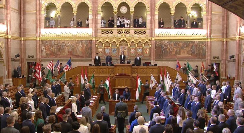 Összeültek a parlamenti frakcióképviselők, meg kell állapodni fegyelmi szabályokban