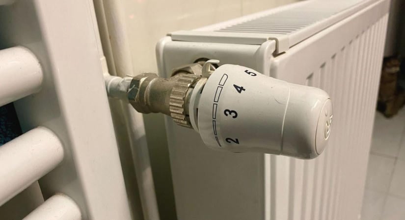 Nyakunkon a fűtési szezon! Két filléres trükk radiátorokhoz – ha ezeket megléped, igazán hatékonyak lesznek