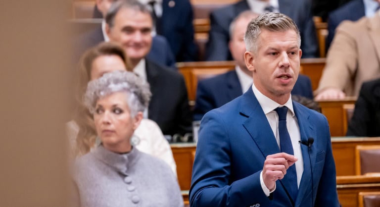„Nem a miniszterelnök Facebookon adott utasításai szerint” – visszaszólt az Állami Számvevőszék Magyar Péternek