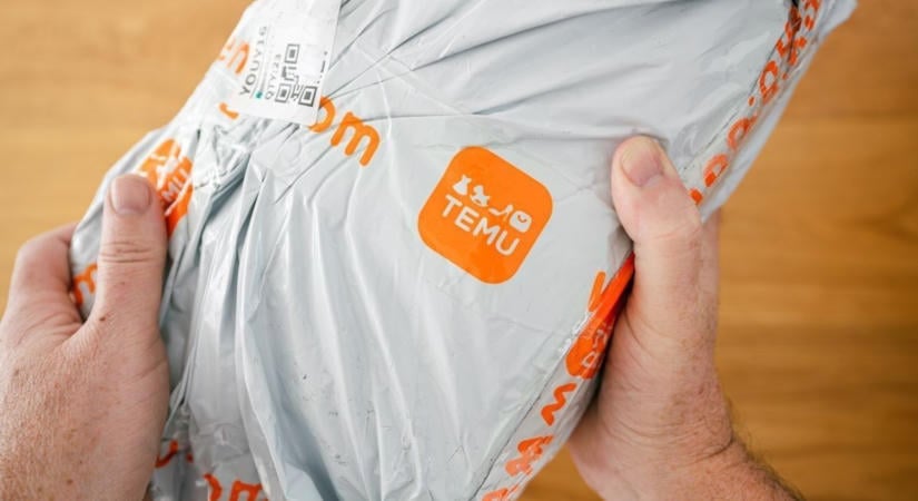 Itt az újabb sarc! Novembertől a 3 eurón túl még egy díjat raknak a külföldi rendelésekre