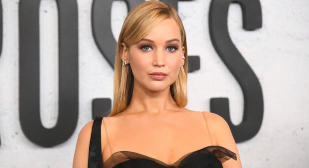 Jennifer Lawrence bevallotta, milyen mellműtéten esett át kétgyermekes anyaként