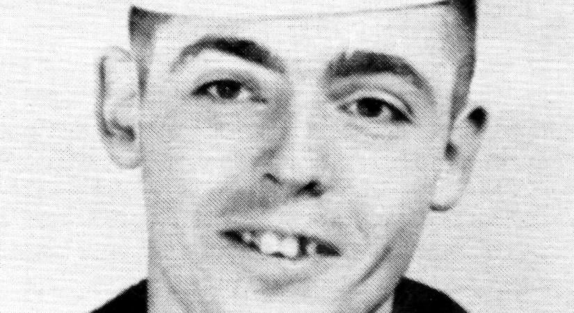 SZÁNDÉKOSAN LABIRINTUSSZERŰ Thomas Pynchon: Ellenfényben / Jelenkor Kiadó