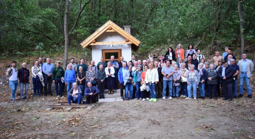 Összefogással épült újjá a Ghimessy állomás Csolnokon