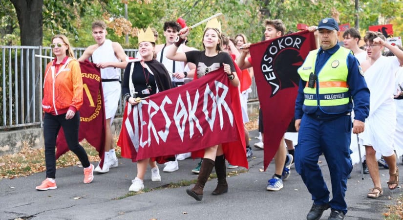Huszonnégy órán át versenyeznek a középiskolások – galériával, videóval