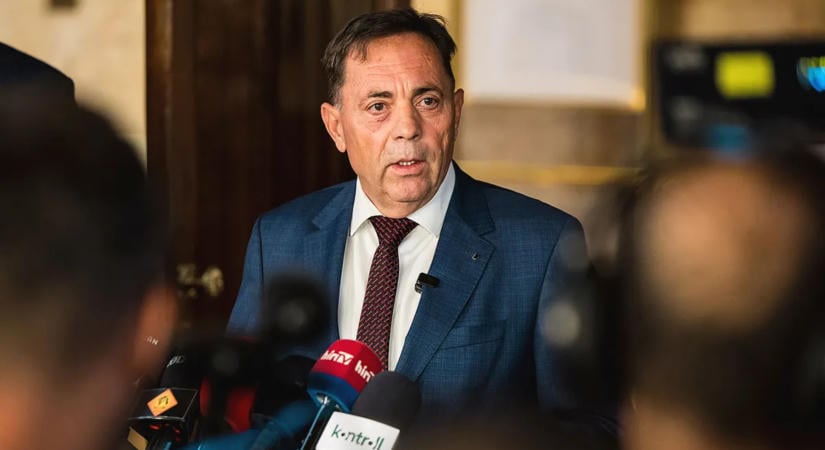 Poloskázni nem, borjazni szabad? – Pócs János az államfőhöz fordul
