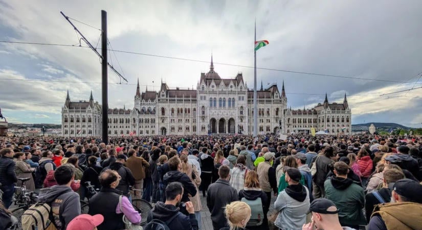 Tényellenőrzés: A Kossuth téren már tüntetni sem lehet?