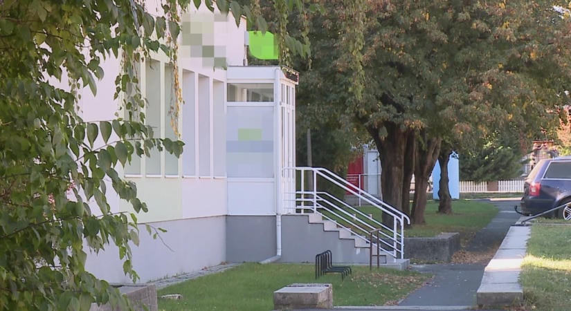 Kihajított a harmadikról egy 11 hetes kiskutyát egy férfi, az állat elpusztult