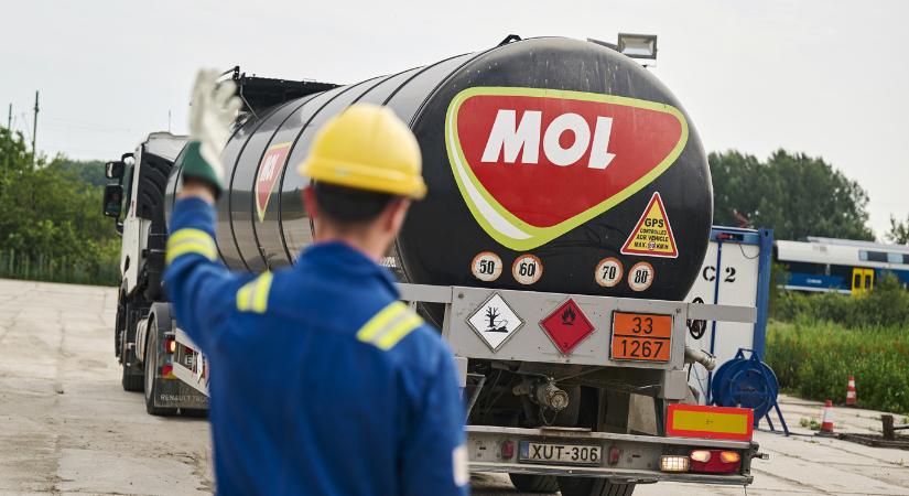 Megemelte a kormány a Mol egyik különadóját