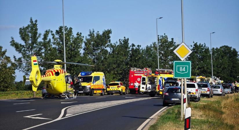 Újabb tragédia a szomszéd megyében - három mentőhelikopter érkezett a baleset helyszínére