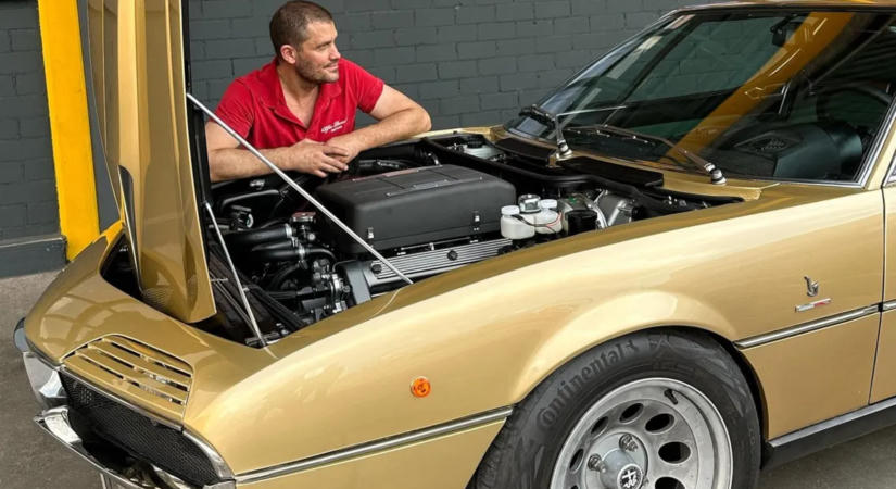 Igazi szuperautót faragtak a V8-as olasz klasszikusból
