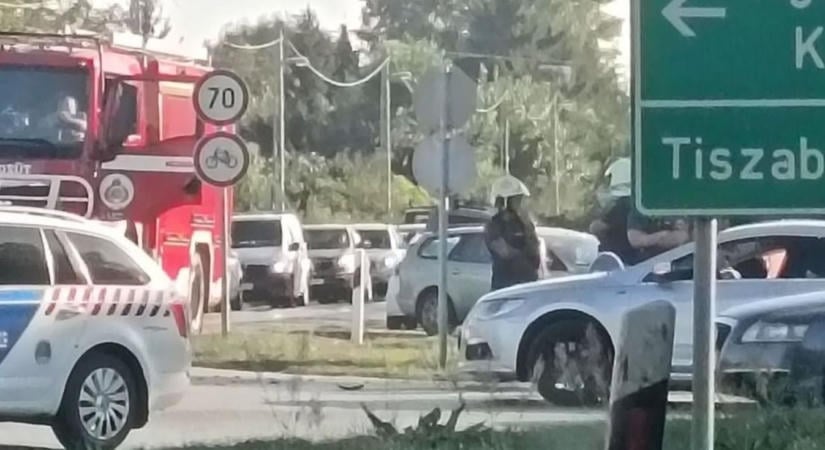 Karambol Kótaj és Kemecse között: Mentők és tűzoltók siettek a helyszínre
