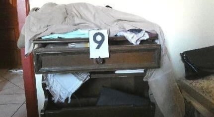 Besurrant a lakásokba, de értékek nélkül távozott