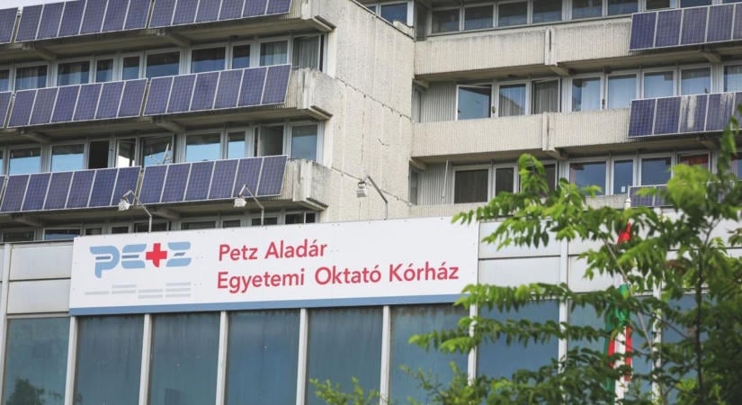Nem akarta megmutatni a csomagterét, áthajtott a győri kórház sorompóján - videó