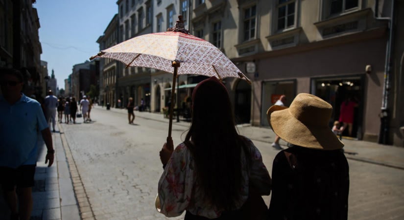 Durva embertömeget ragadt a halálba a meleg