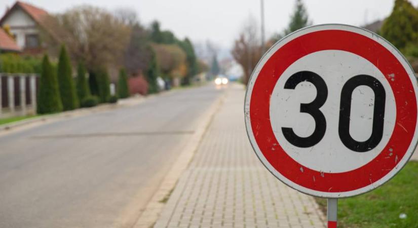 Ezekben a kerületekben jöhet a 30-as sebességkorlátozás