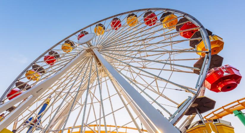 Vérfagyasztó dráma a vidámparkban: 15 méter magasan rekedtek a gyerekek