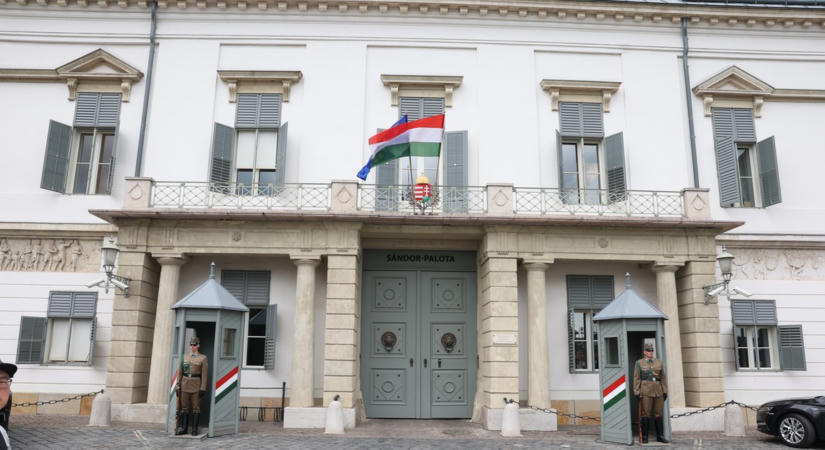 Véget ért a válságértekezlet a Sándor-palotában – Magyar Péter és Forsthoffer Ágnes rendkívüli sajtótájékoztatót tartanak