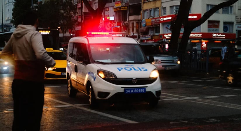 Lövöldözés Isztambul turisták által kedvelt negyedében: hárman meghaltak