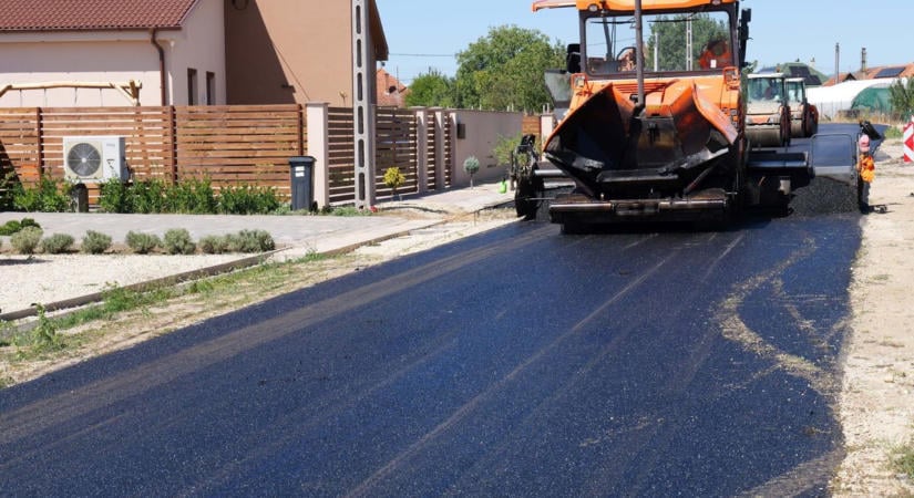 Lent a biliárdasztal simaságú aszfalt, 3 borsodi település lakói örülhetnek