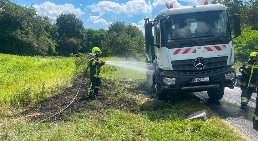 Lángoló teherautó miatt vonultak a tűzoltók Zalában – csodával határos módon nem lett nagyobb kár