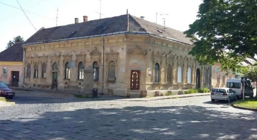 Egymillió forintot is nyerhet, aki megosztja ezt a pápai hirdetést (fotók)