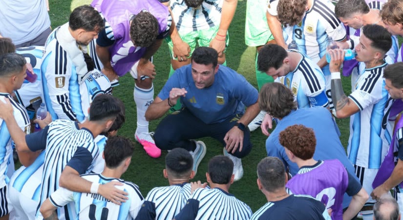 Az argentin játékosok könyörögnek