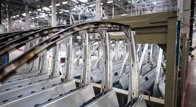 Több mint 200 milliós végkielégítést ad a BMW a távozóknak, leállt a cég belső HR-rendszere