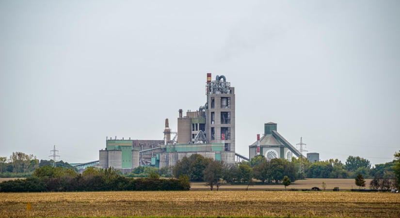 Feltárják a cement titkait: megnyílik a Beremendi Cementgyár a Modern Gyárak Éjszakáján