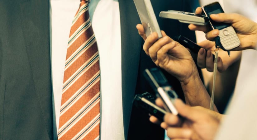 Weboldalon lehet jelenteni a választások utáni pártot váltó politikusokat