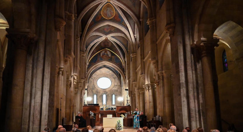 Bach, Kurtág, Parti Nagy Lajos és Pannonhalma csendje