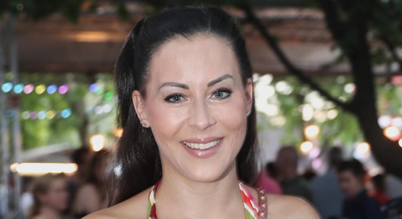 Liptai Claudia máris gratulált. Itt az első fotó is, megszületett Tornóczky Anita kisbabája