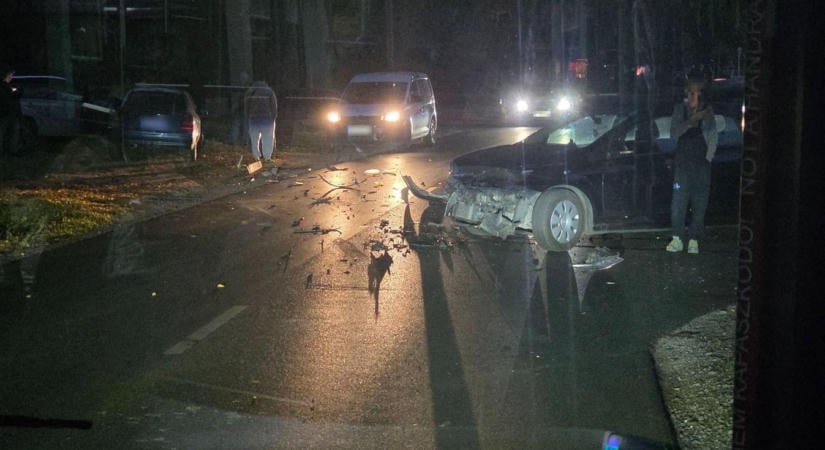 Balesettel indult a reggel Debrecenben! Három autó ütközött össze
