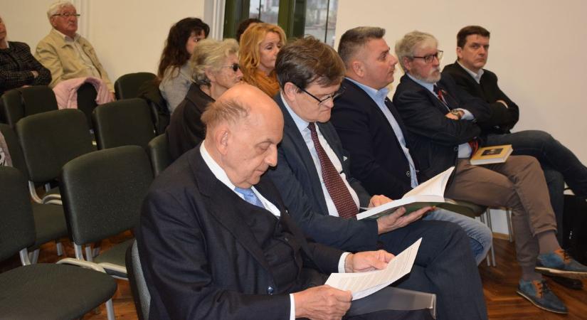 Sokrétű munka a közjóért