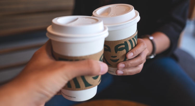 A Starbucks új, 24 órás készletutánpótlást tesztel