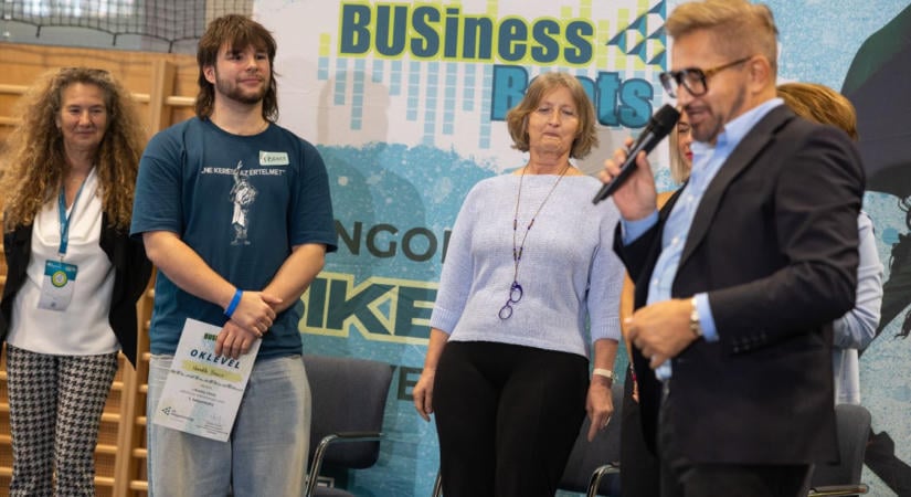Tömeg fogadta a milliárdost Esztergomban - Jákob Zoli is feltűnt a Business Beats napján - fotók