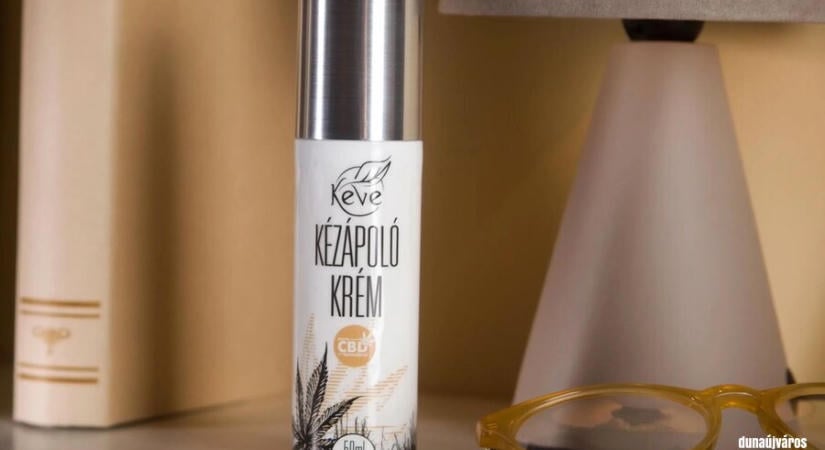 Kézápolás: hasznos tipp a száraz kezekre
