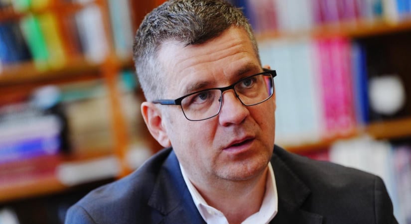 Seszták bement az ügyészségre és őrizetbe is vették