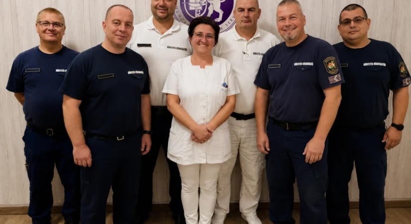 Autó alá szorult idős férfit mentettek meg szolgálaton kívüli büntetés-végrehajtási dolgozók Hajdúsámsonon