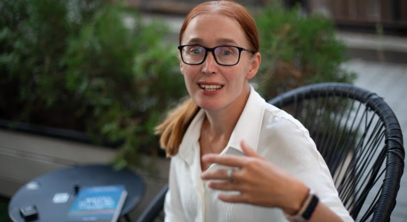 „Az őszinteség hiánya az ukrán társadalom számára rendkívül nehéz kérdéssé vált” – a haza védelme a nők ügye is, de ki váltja le az évek óta harcoló katonákat?